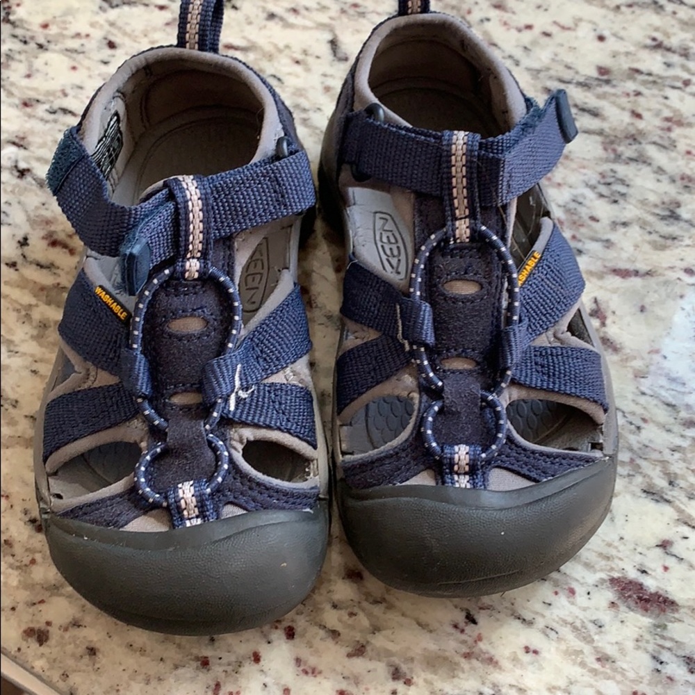 Boys keen sandals